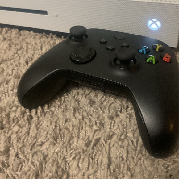 Black Friday deals!!! Xbox One S excellent condition watch video. - Picture 3 of 5